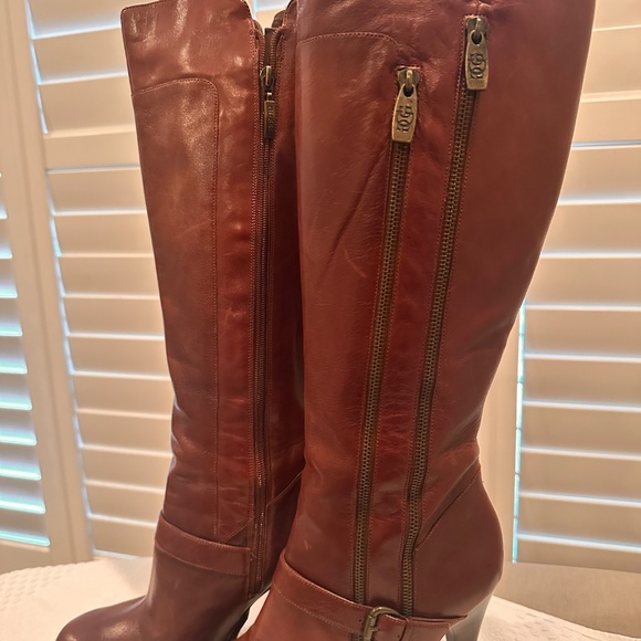 Brown Guess boots - Picture 3 of 16